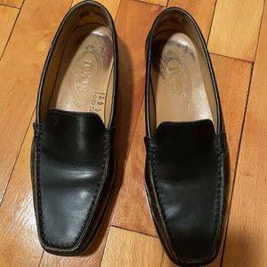 Tod’s black driving loafers